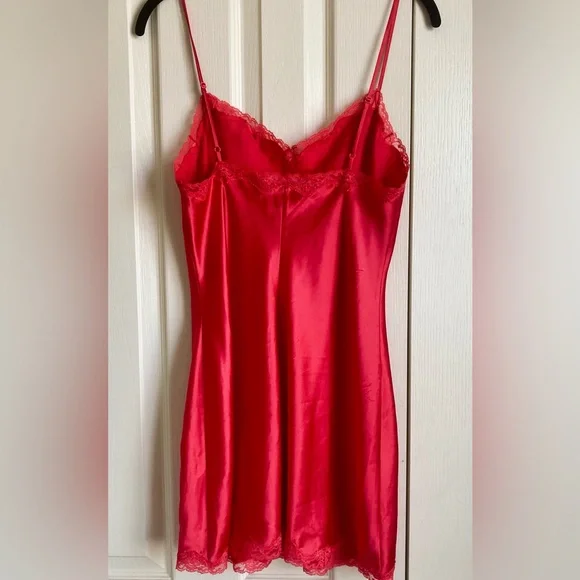 Vintage Victoria’s Secret red lace slip - Picture 4 of 9